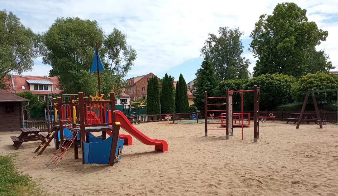 Fotografie dětského hřiště v Polné, U Studánky