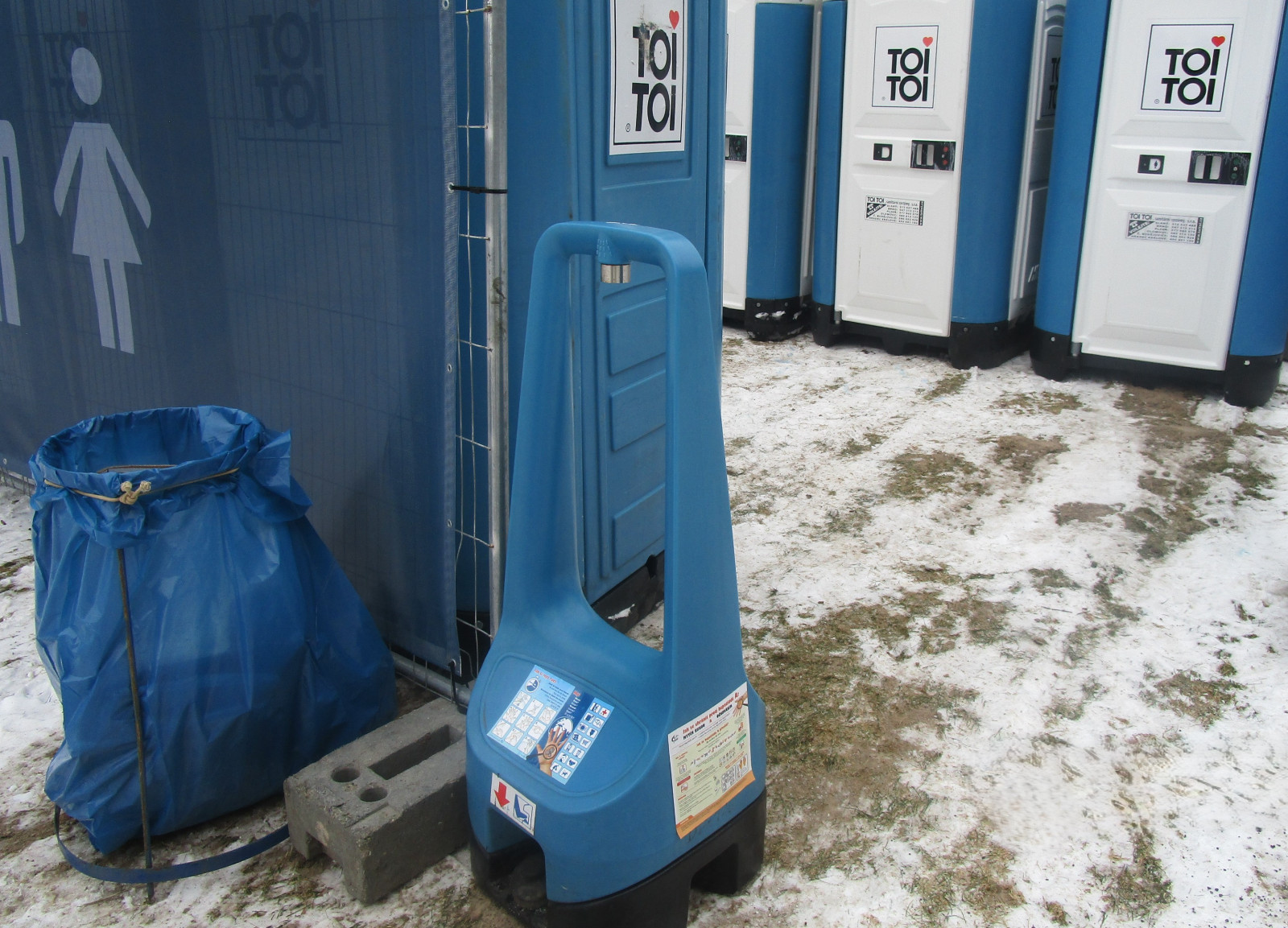 snímek umístění informačních letáků o VHA na SP v biatlonu 2026